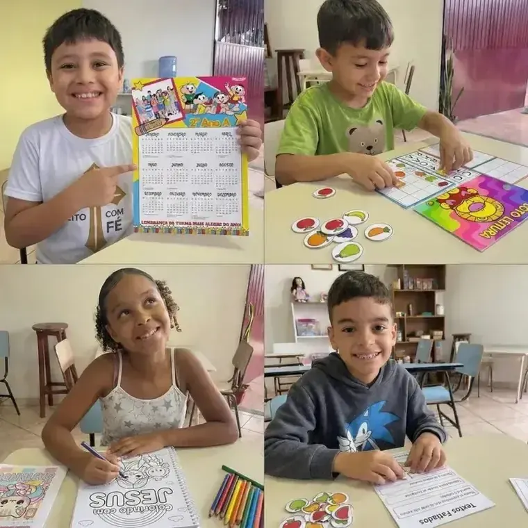 Crianças utilizando atividades e materiais pedagógicos do Universo Pedagógico